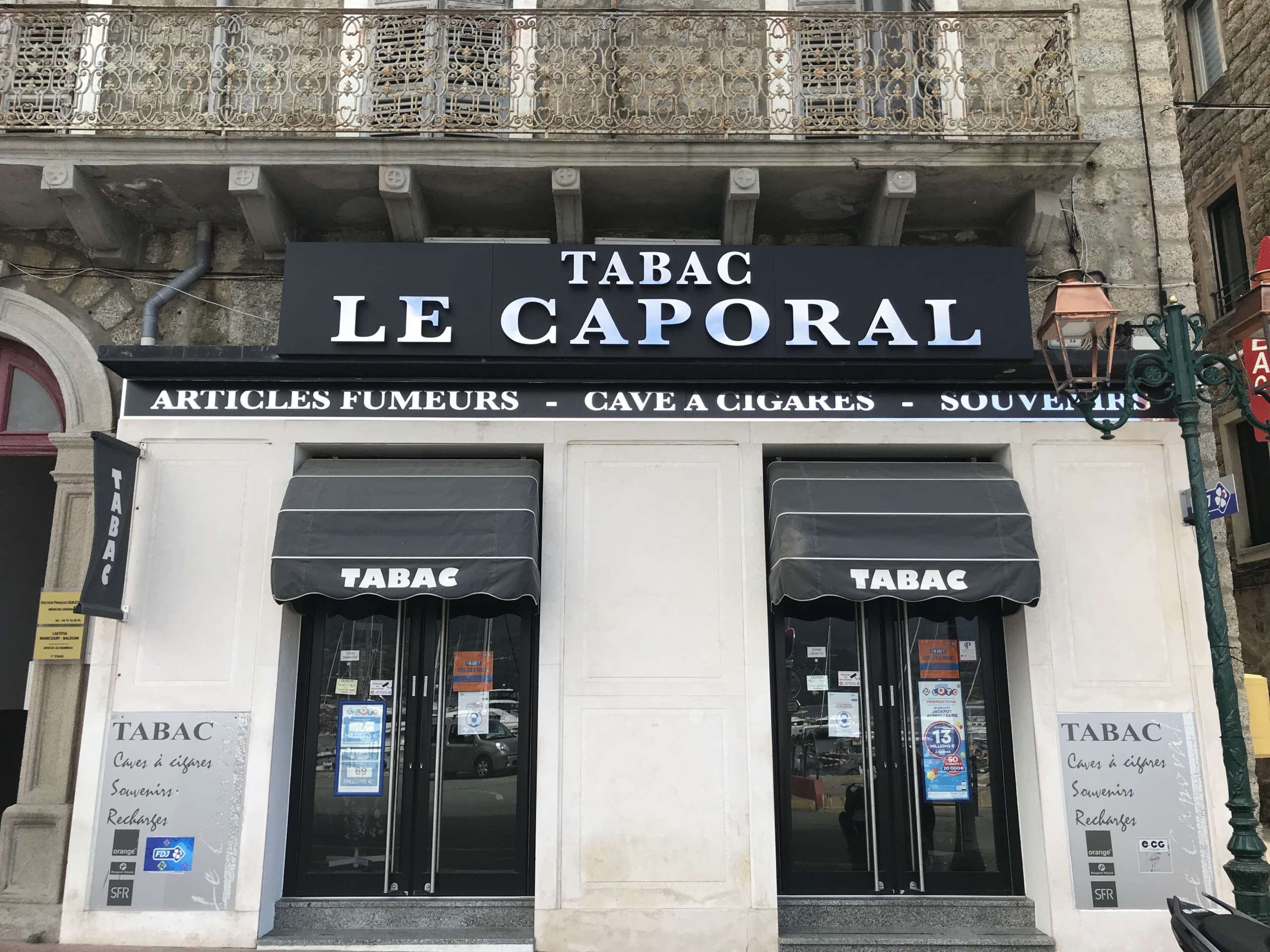 Enseigne pour le tabac le Caporal